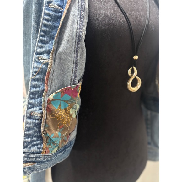 Hollister Womens Blue Denim Trucker Jacket Light Wash Floral Pocket Lining Small - Picture 8 of 10